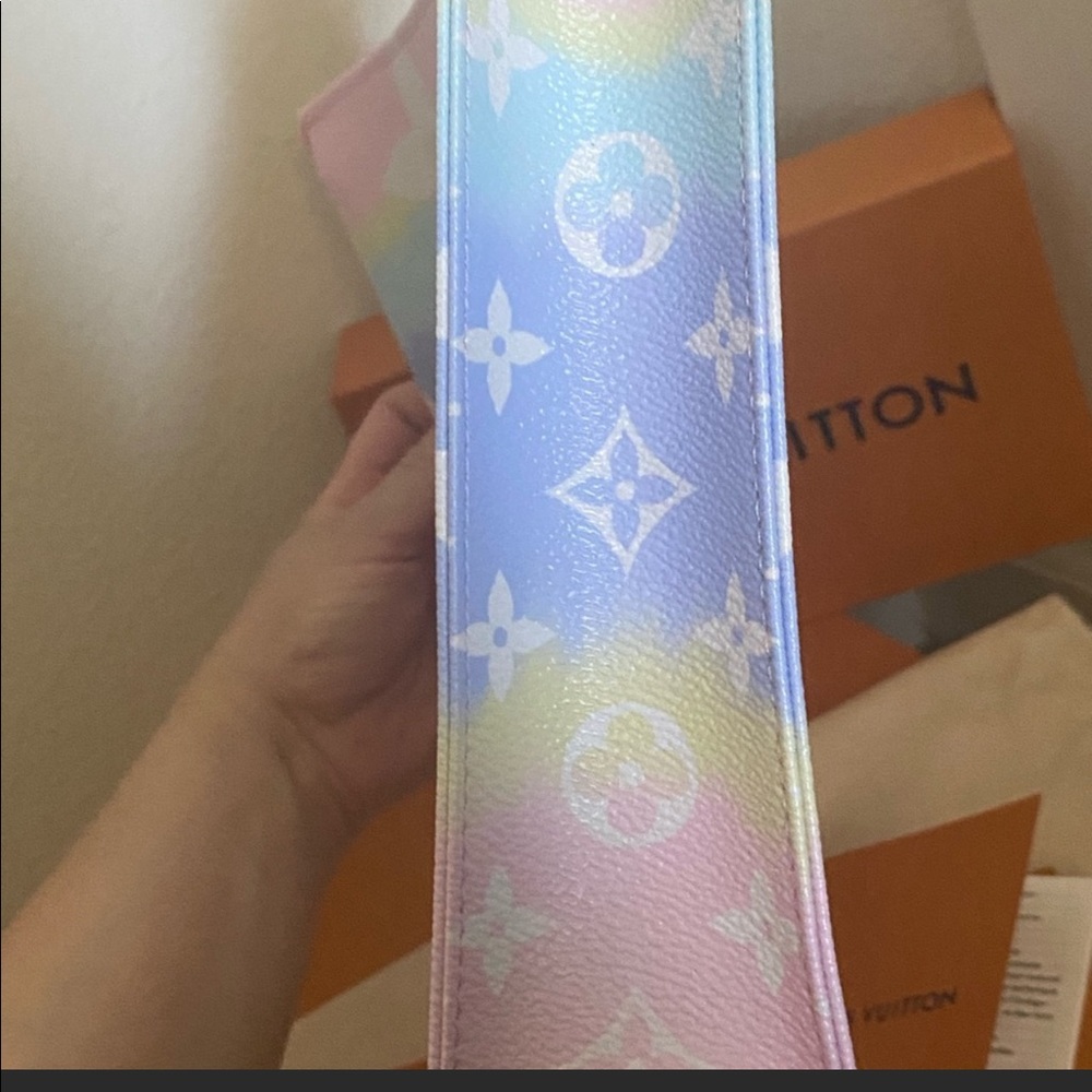 Louis Vuitton Escale toiletry 26